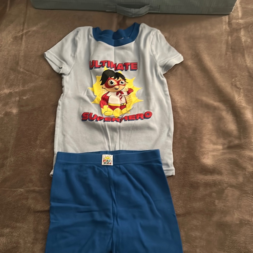 boys pj set🙂